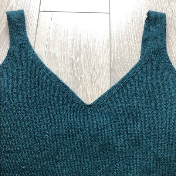 Old Navy Knitted Tank Top in Emerald Green Size Medium Petite - Picture 3 of 7
